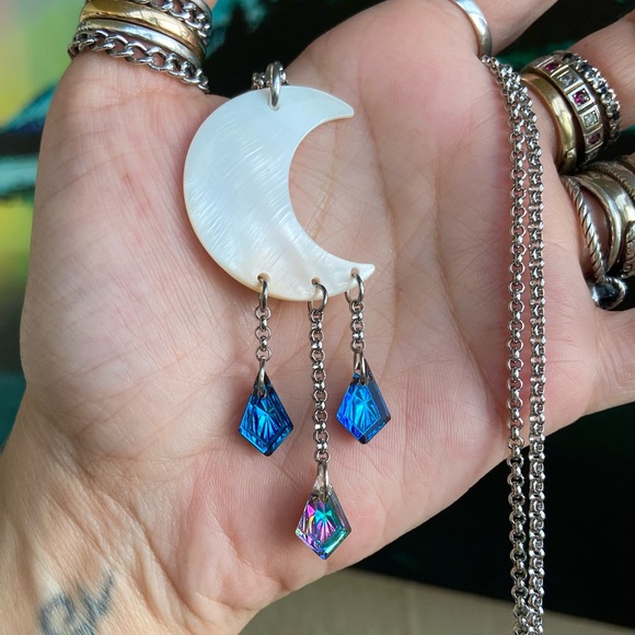 Mother of pearl & austrian crystals moon boho stainless steel chain necklace - Picture 6 of 11